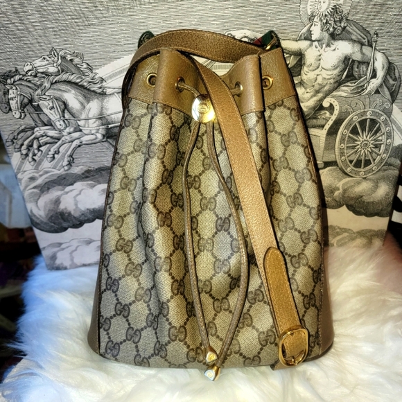 GUCCI ORIGINAL GG SUPREME CANVAS SHERRY WEB BUCKET BAG